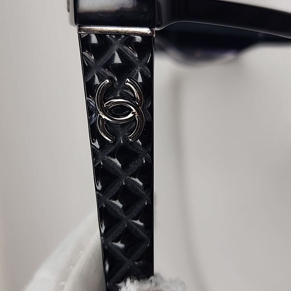 Chanel Sunglasses letters on top - Picture 9 of 17